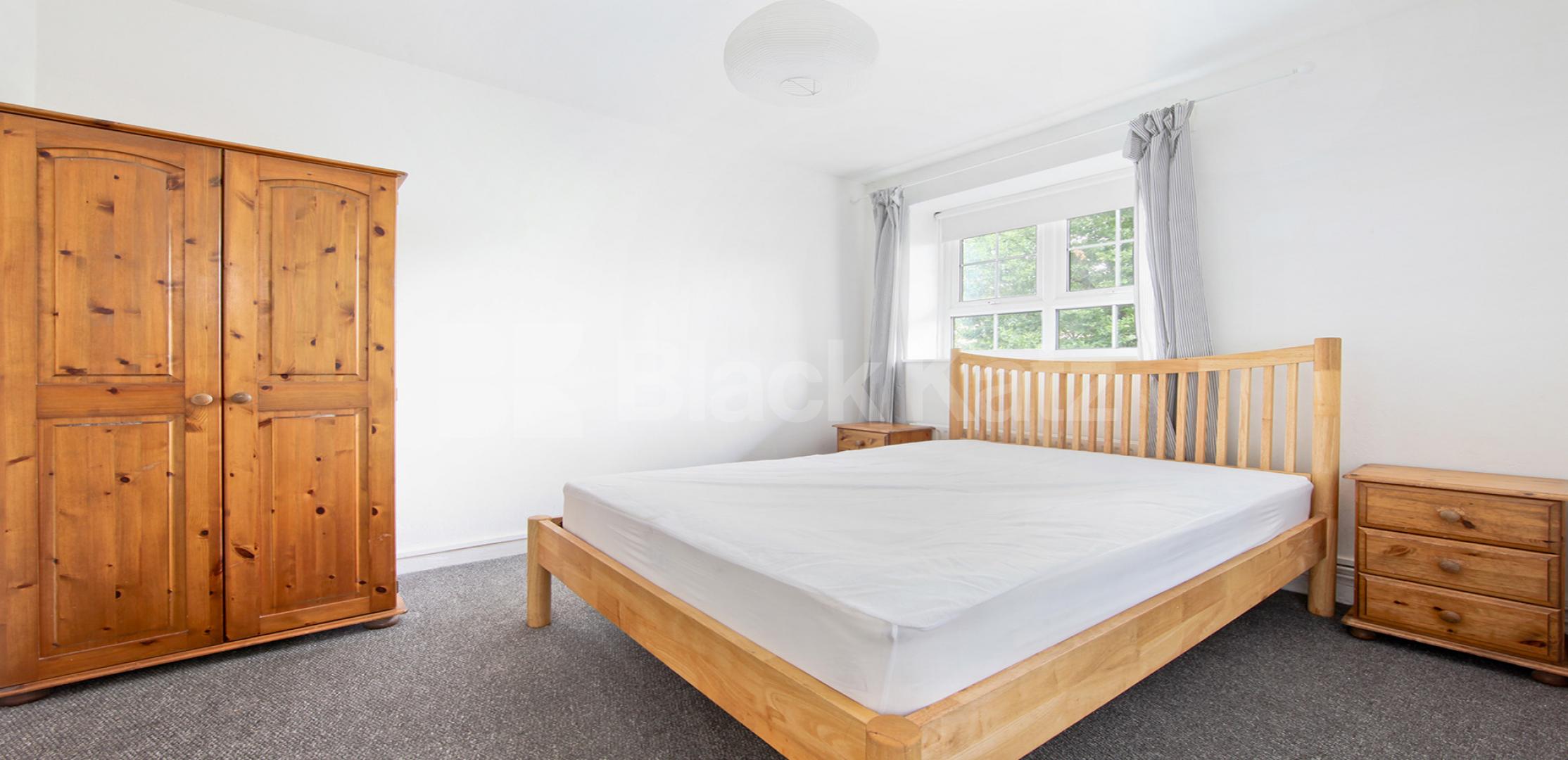 			LET , 3 Bedroom, 1 bath, 1 reception Apartment			 Mawbey Road, SE1